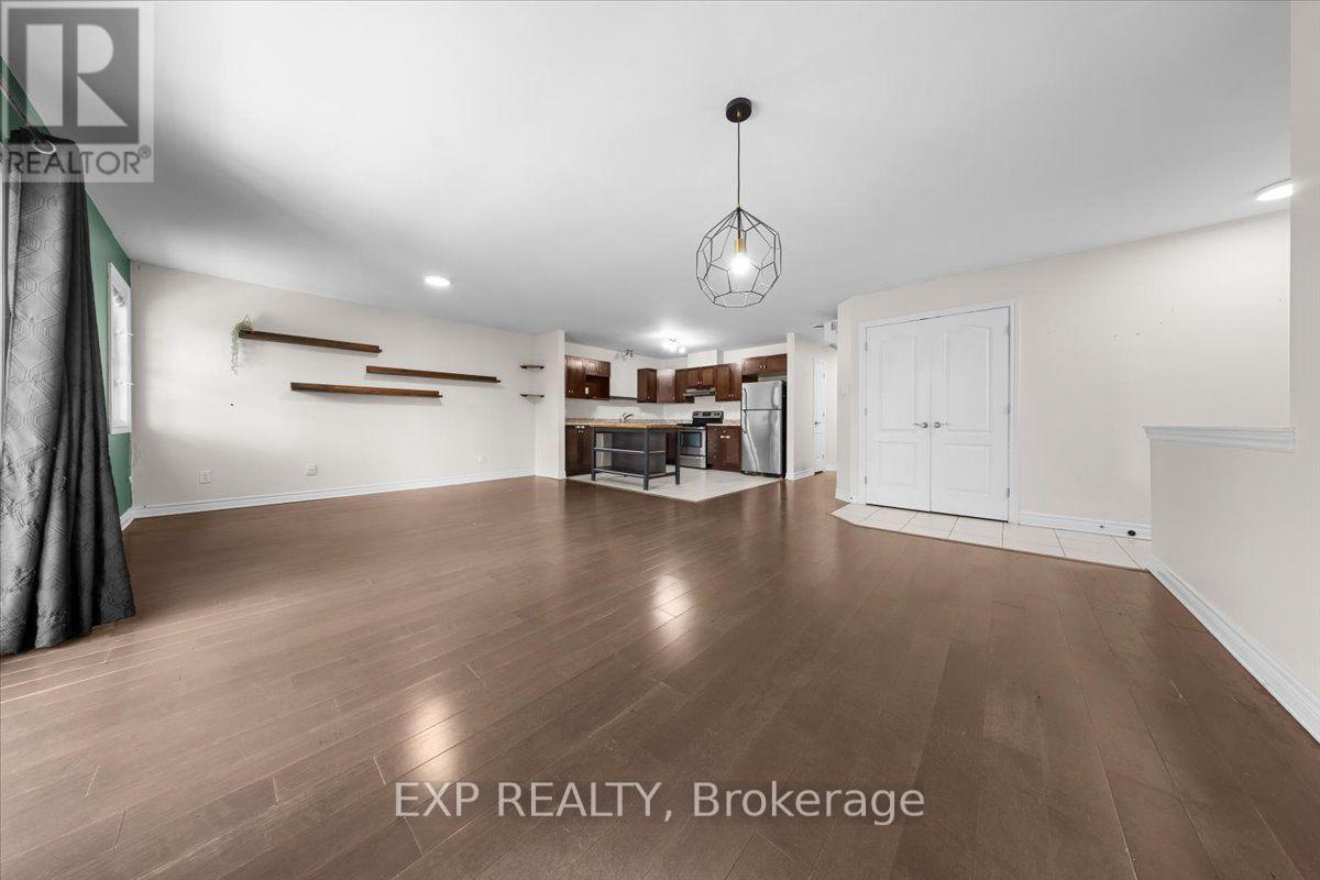 #202 245 EQUINOX DRIVE E - 7
