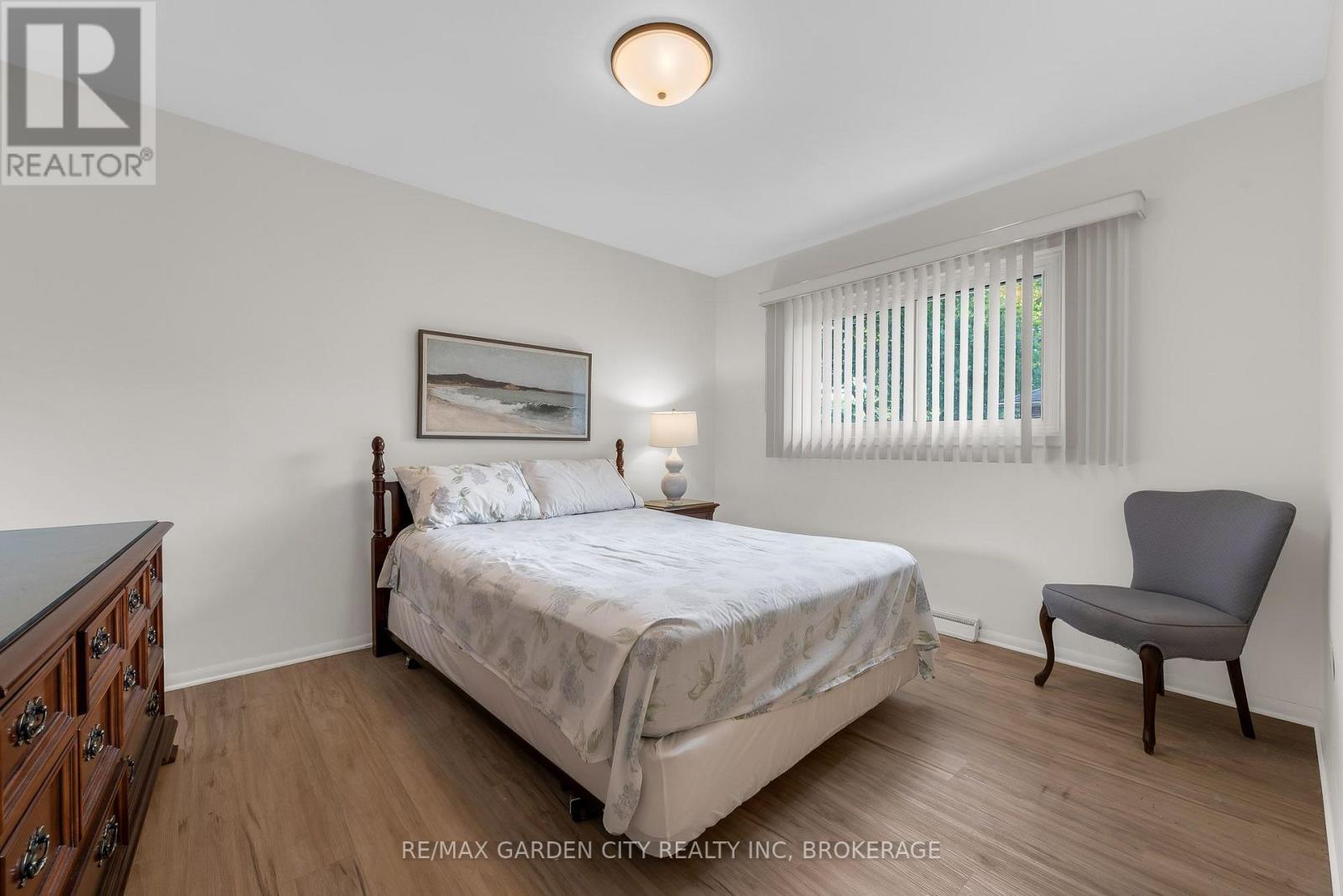 4 REGINA AVENUE - 8