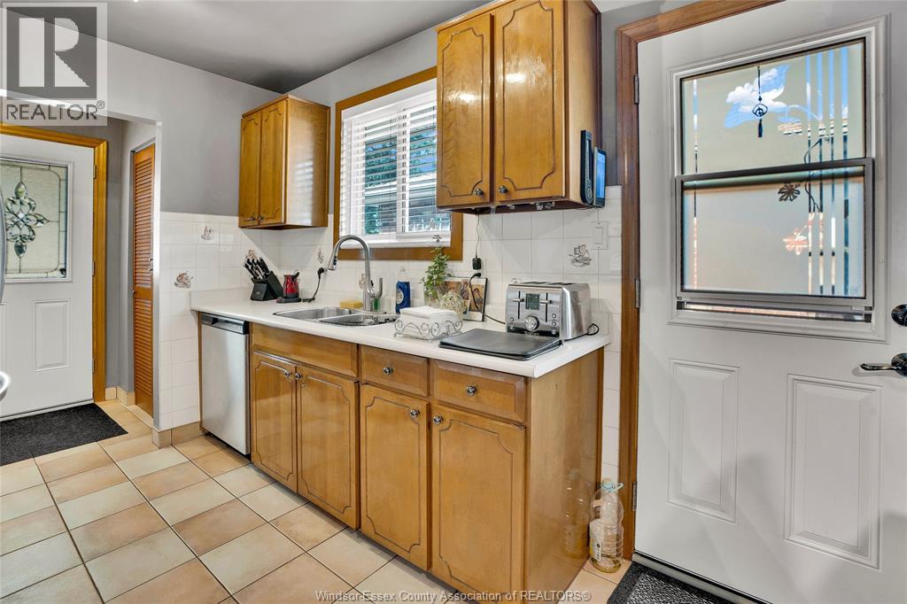 2664 RIVARD AVENUE - 12