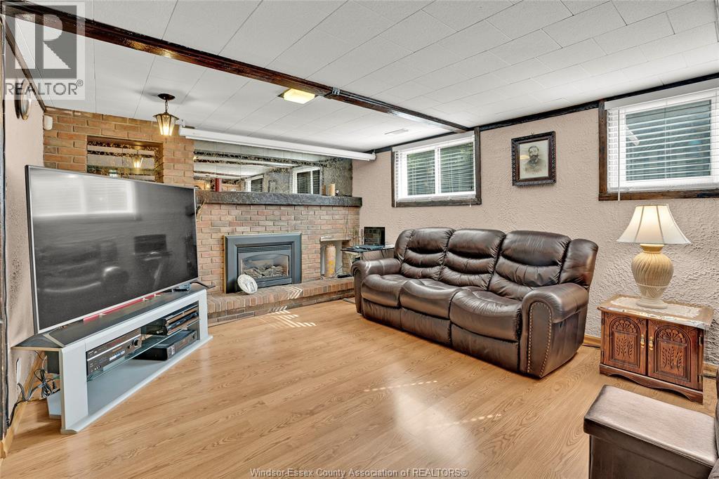 2664 RIVARD AVENUE - 21