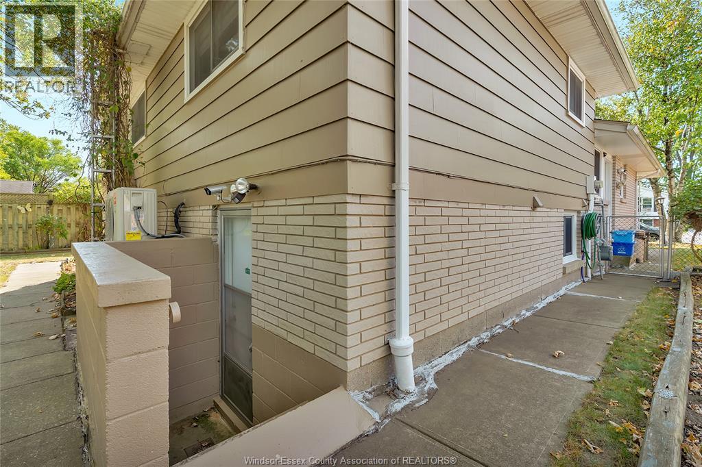 2664 RIVARD AVENUE - 29