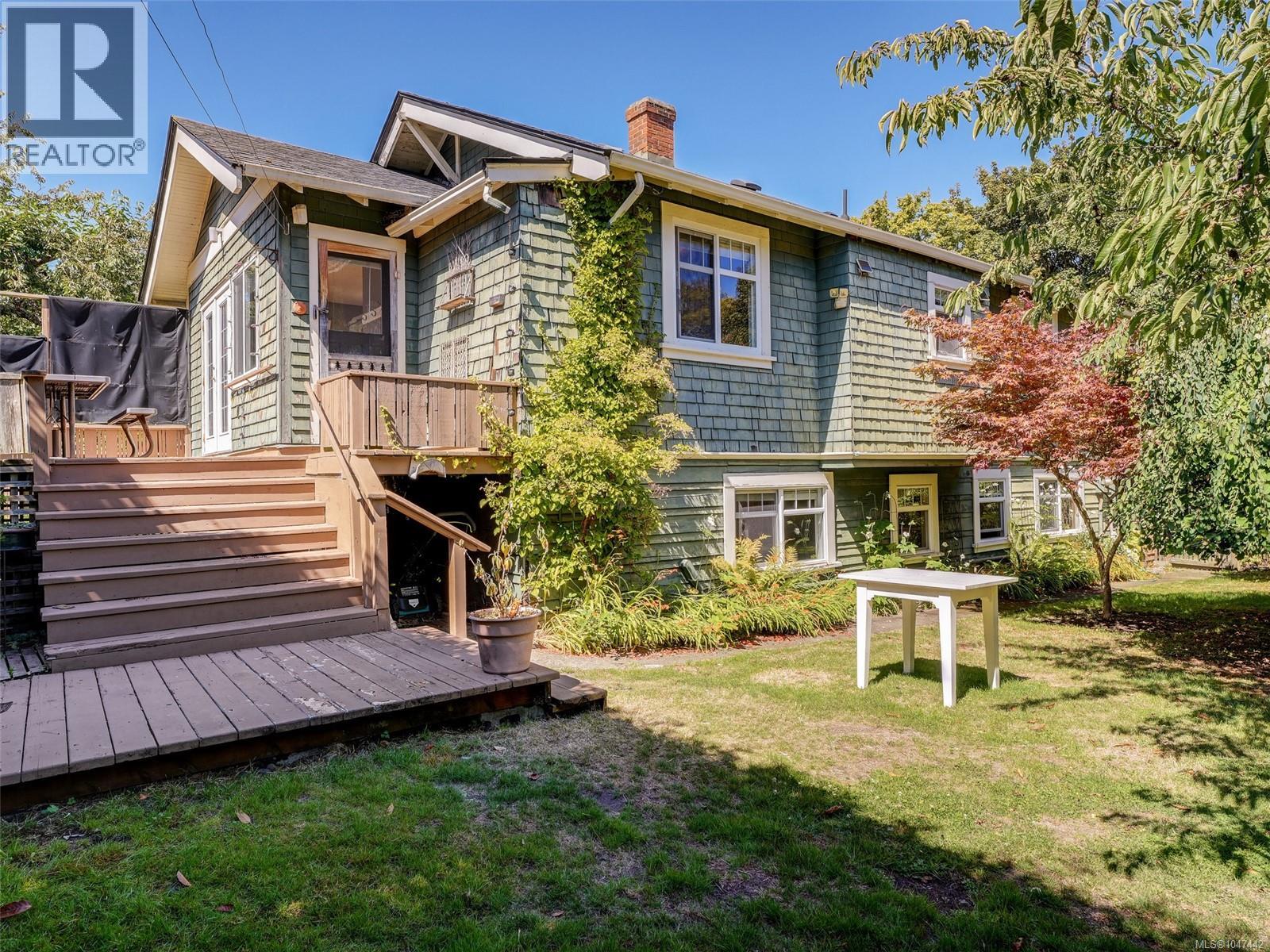 1323 Clover Ave - Image 20