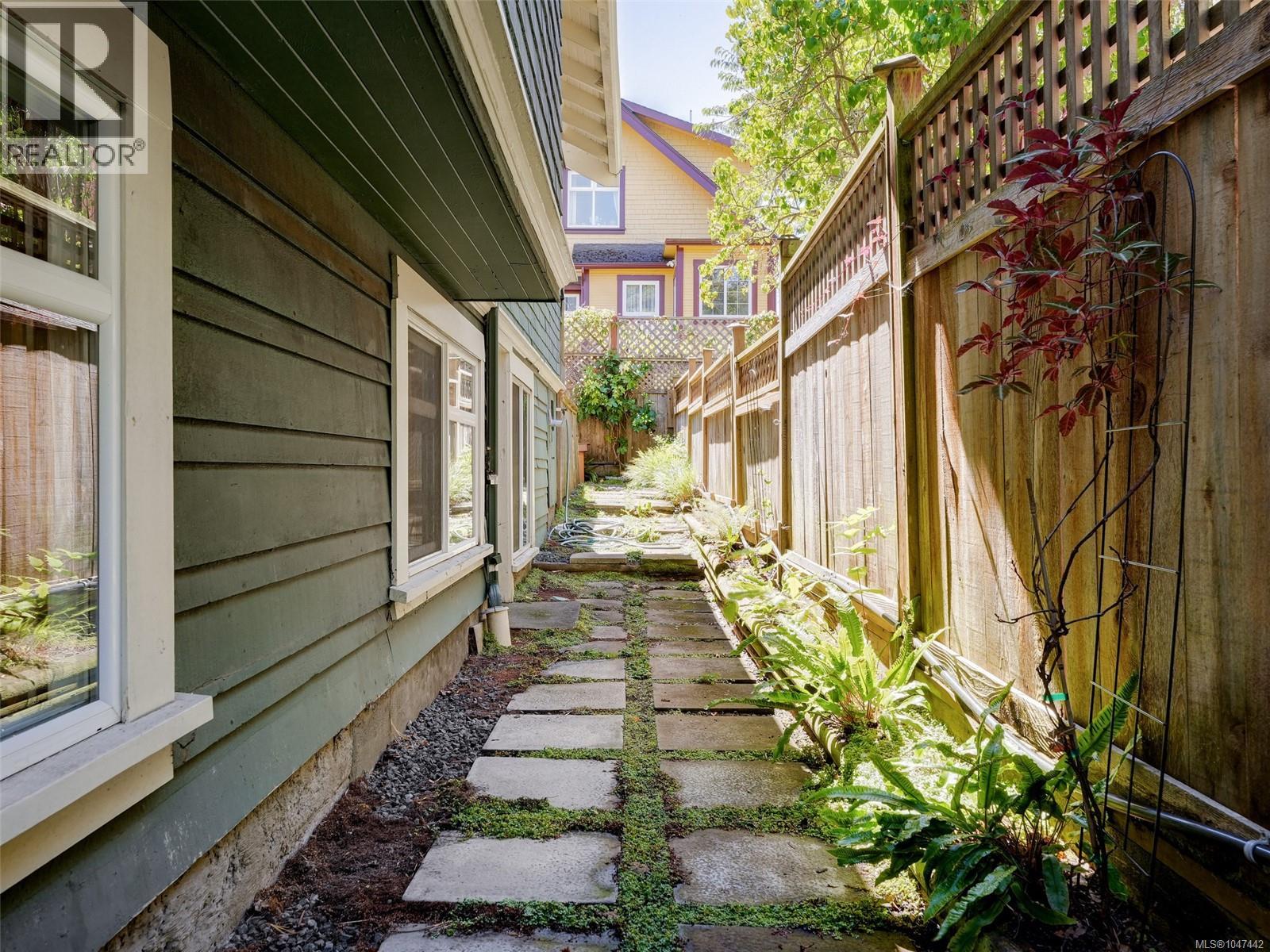1323 Clover Ave - 28