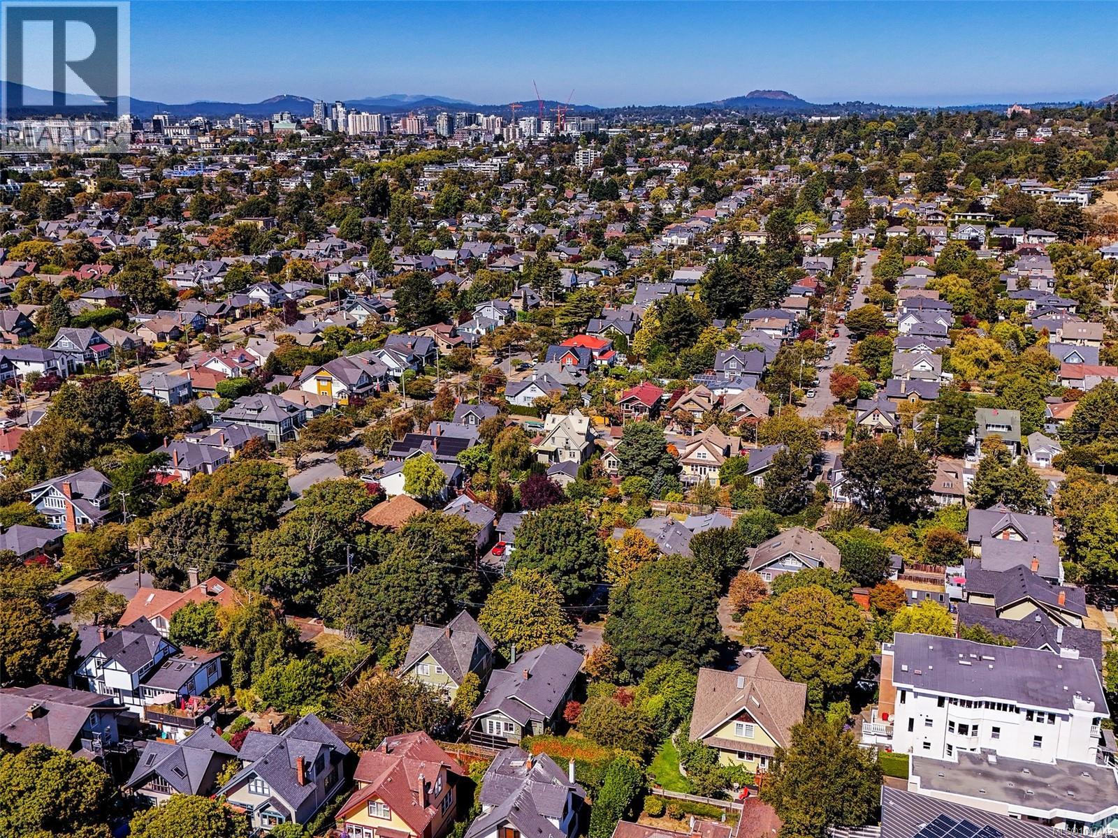 1323 Clover Ave - Image 36