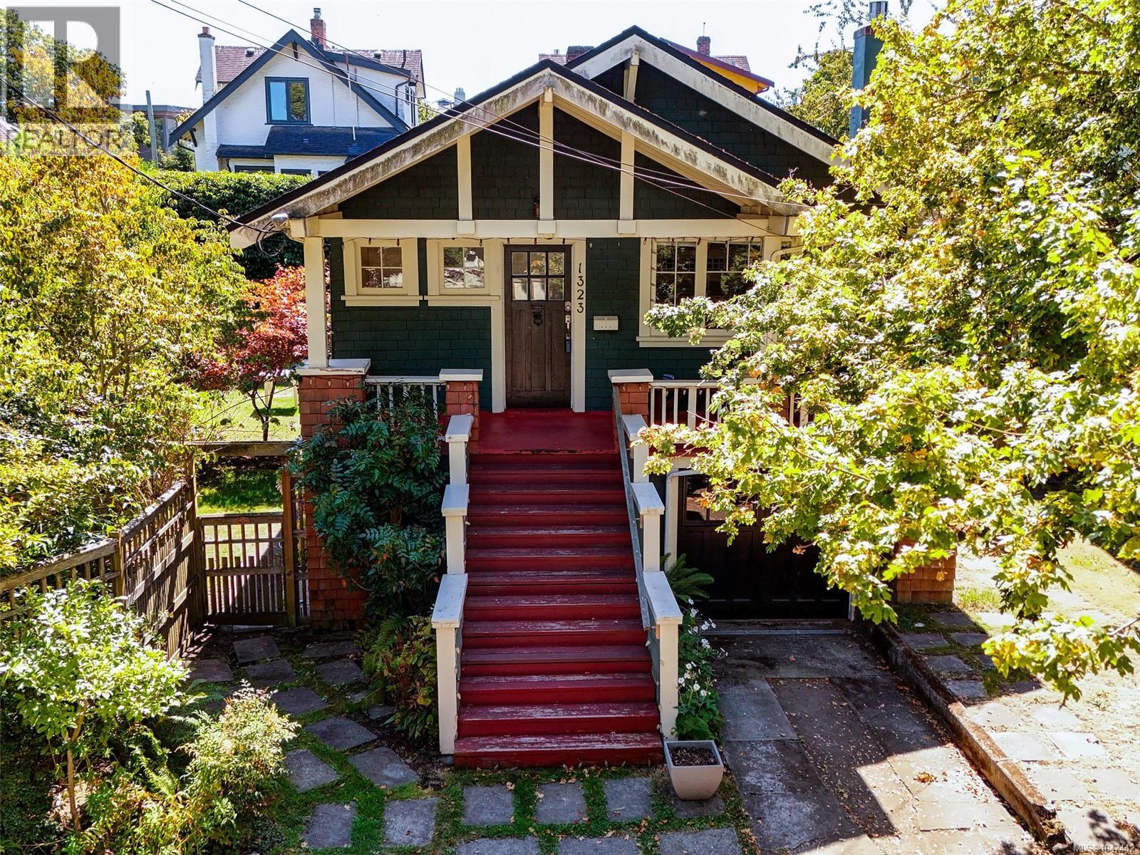1323 Clover Ave - 38