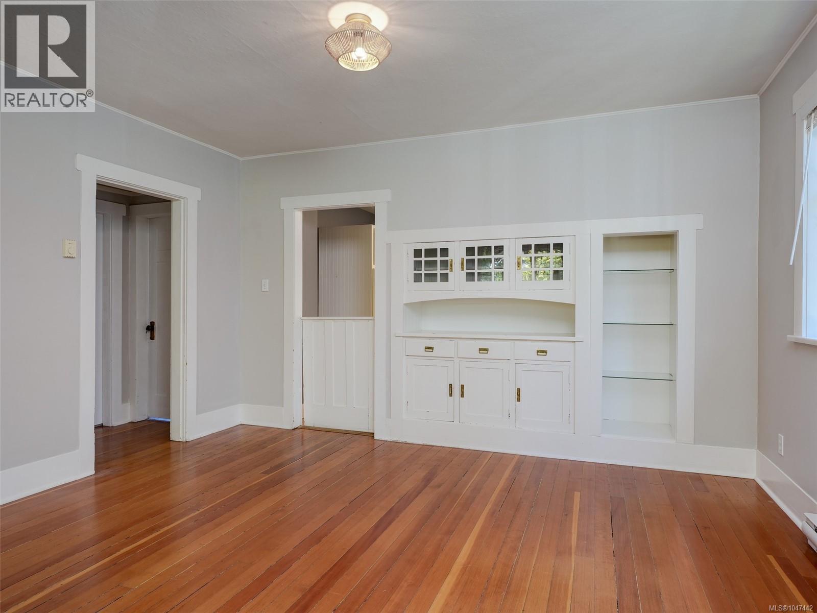 1323 Clover Ave - Image 4