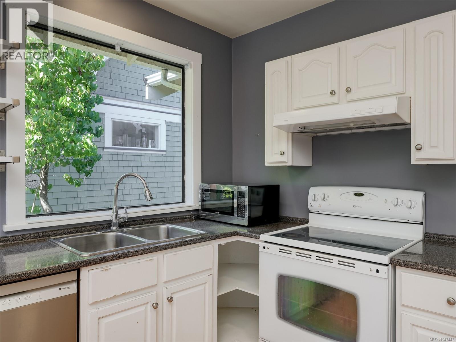 1323 Clover Ave - 6