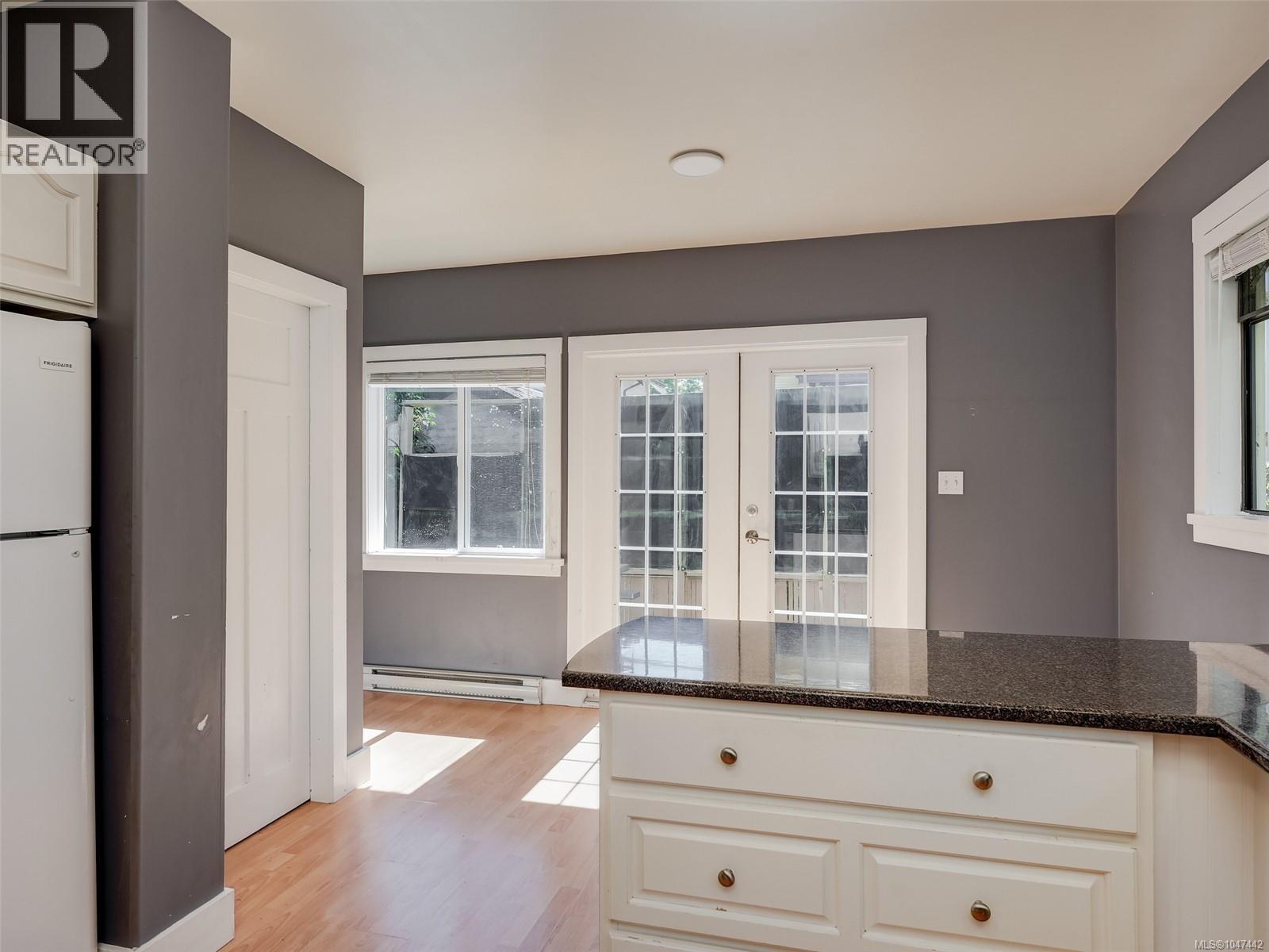 1323 Clover Ave - Image 7