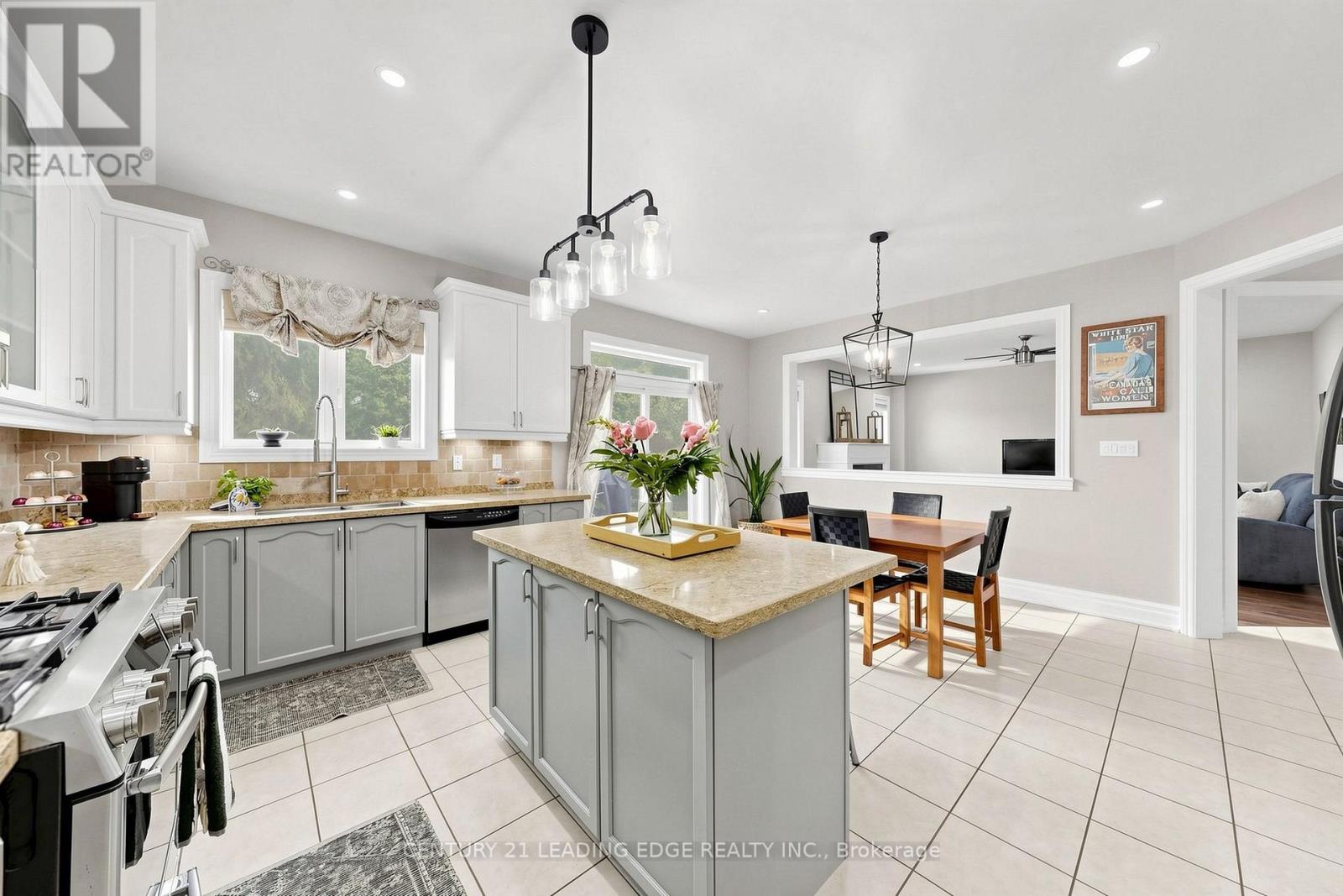 48 TANIS CRESCENT - 10
