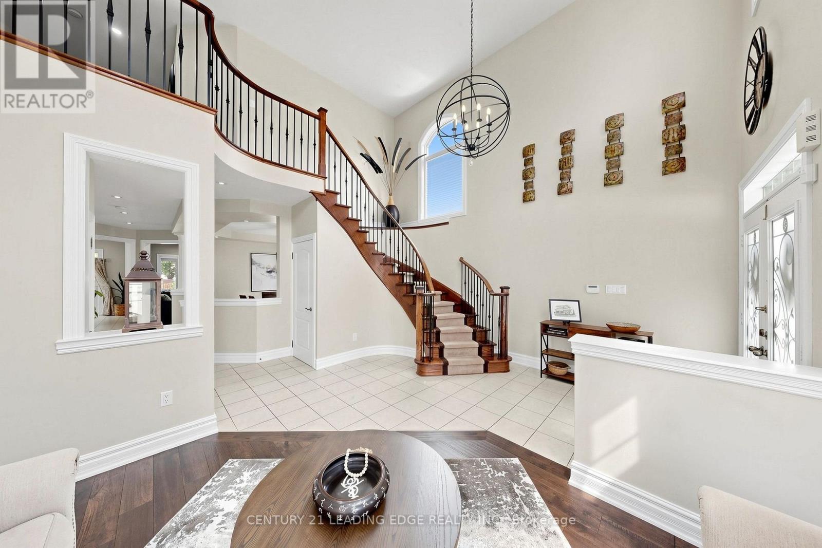 48 TANIS CRESCENT - 2