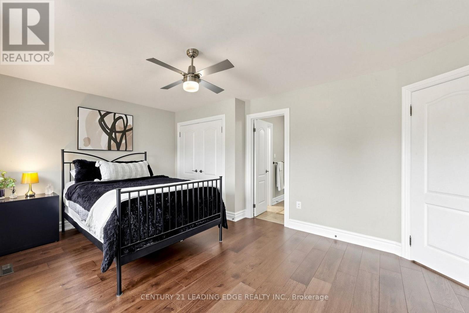 48 TANIS CRESCENT - 24