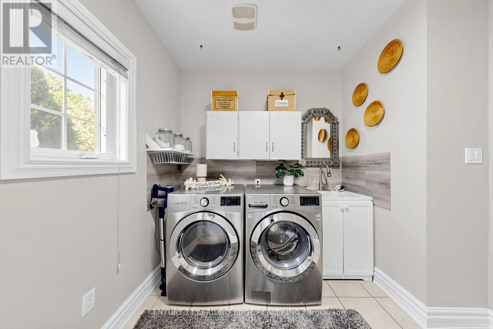 48 TANIS CRESCENT - 30