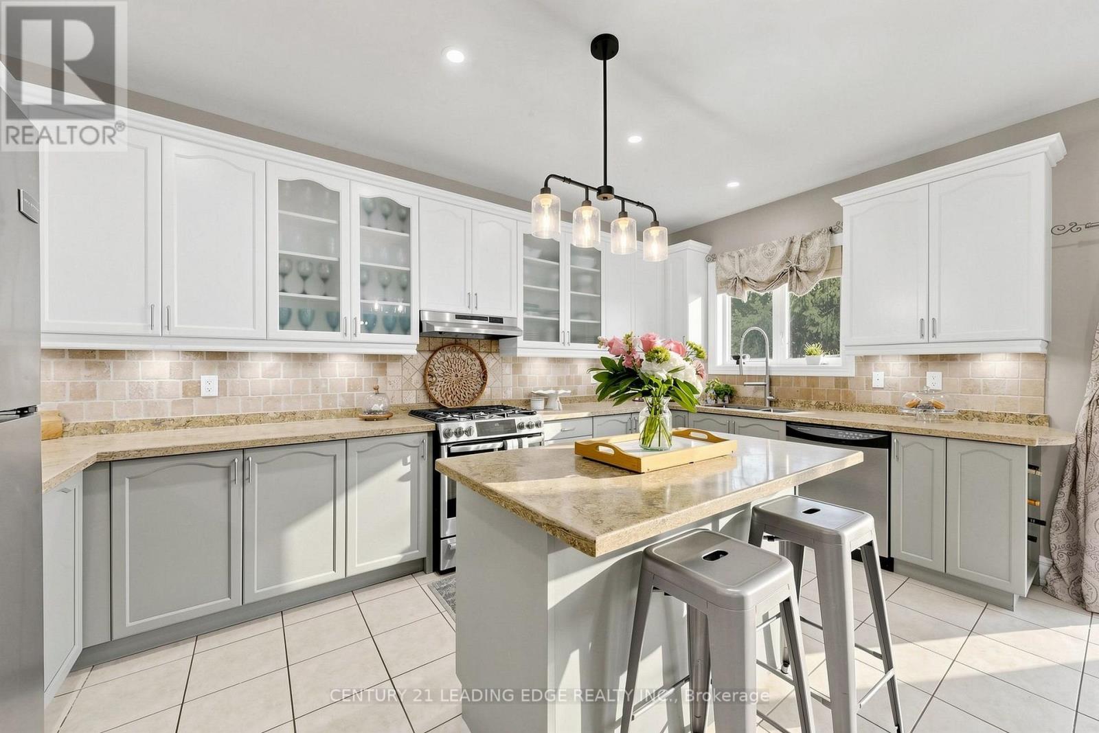 48 TANIS CRESCENT - 8
