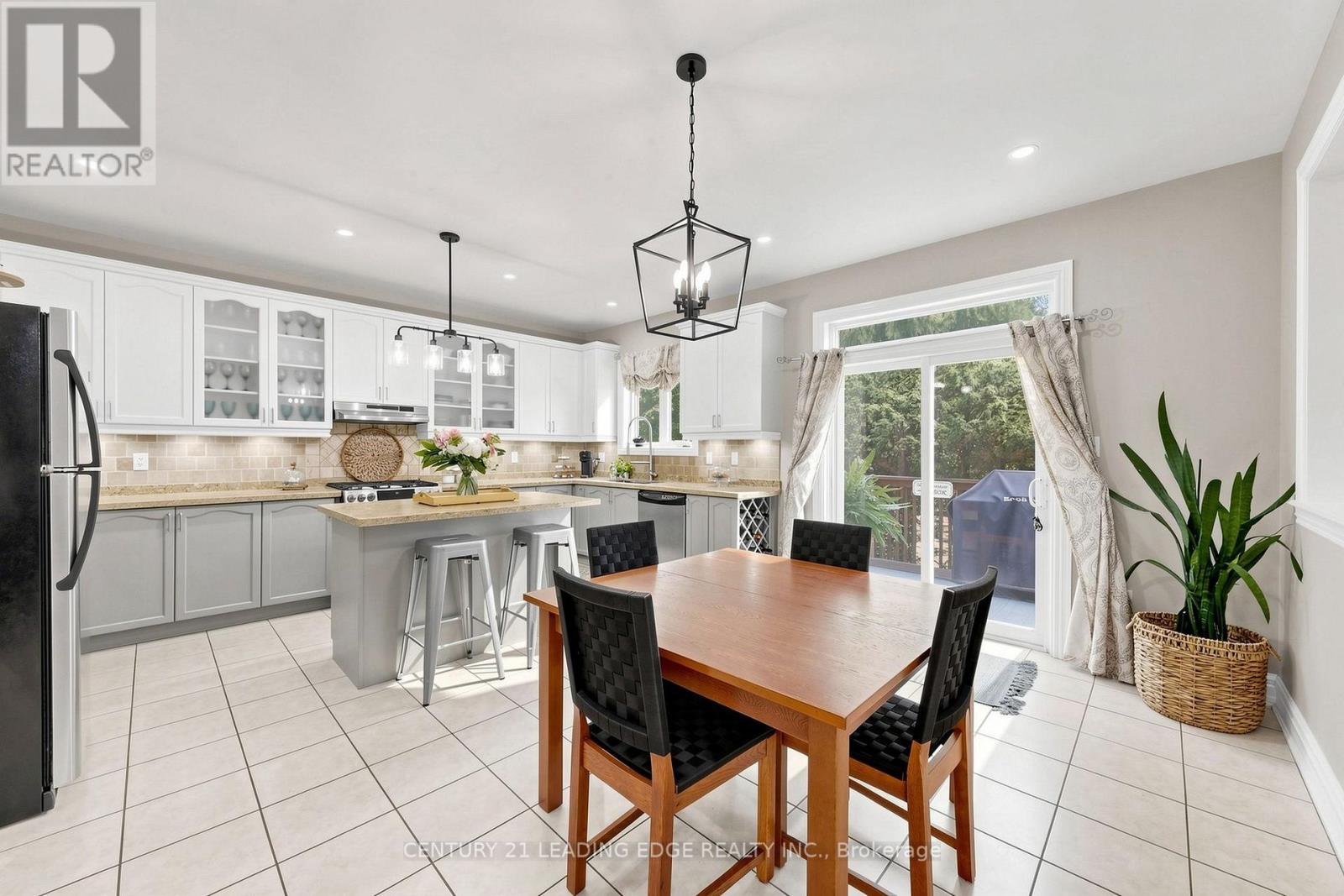48 TANIS CRESCENT - 9