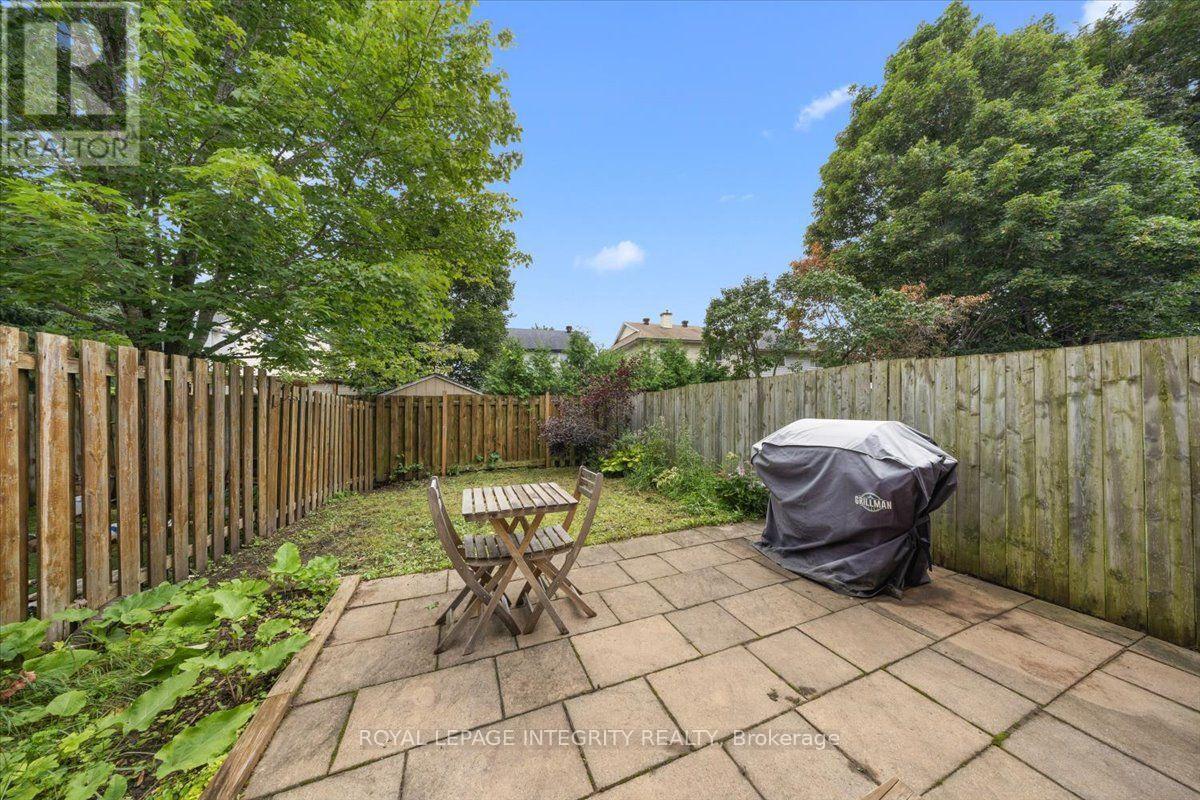 69 ROYAL FIELD CRESCENT - Image 32
