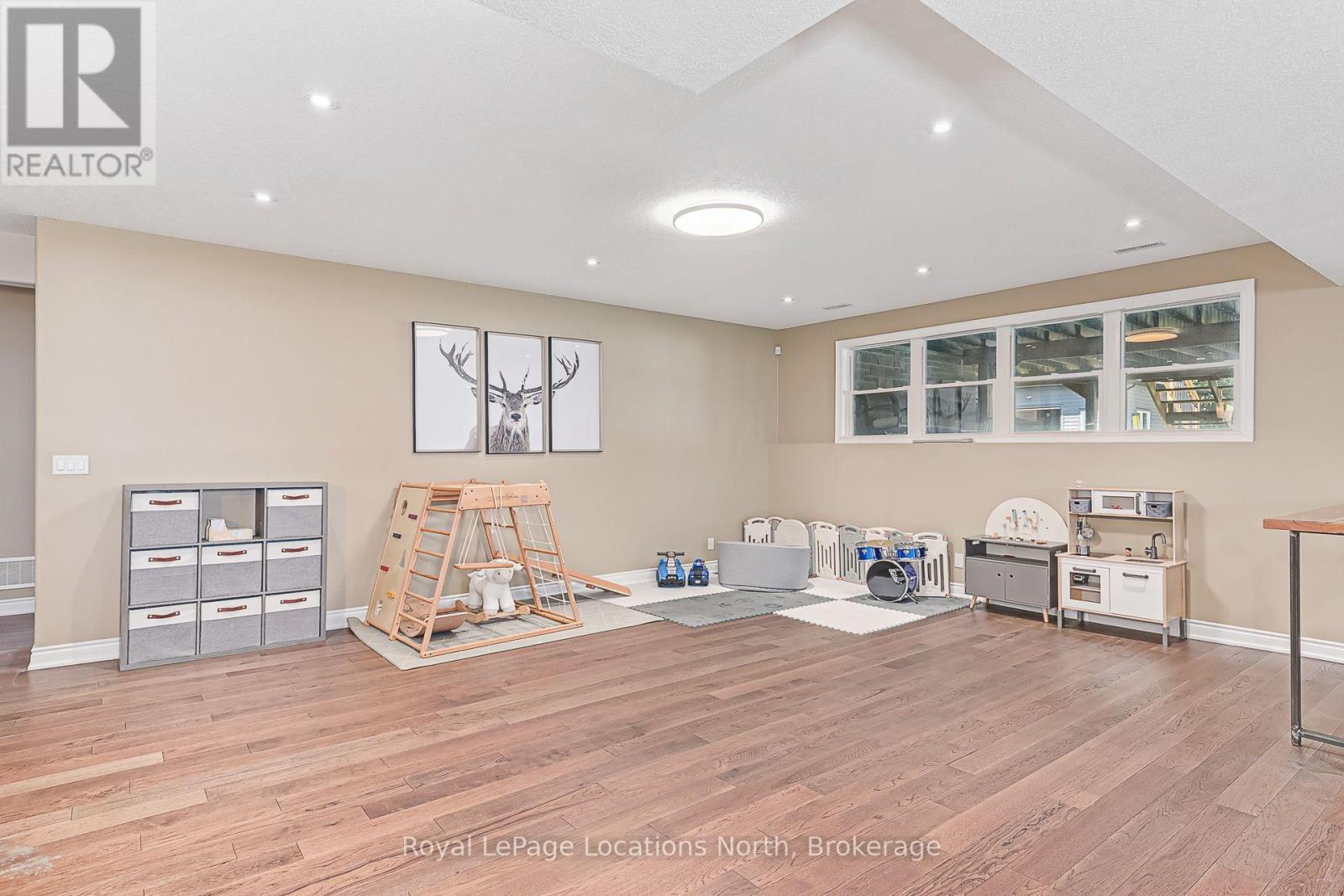 26 SPRUCE STREET - 32