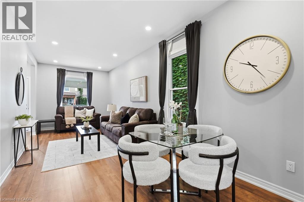 241 ROSSLYN Avenue N - 10