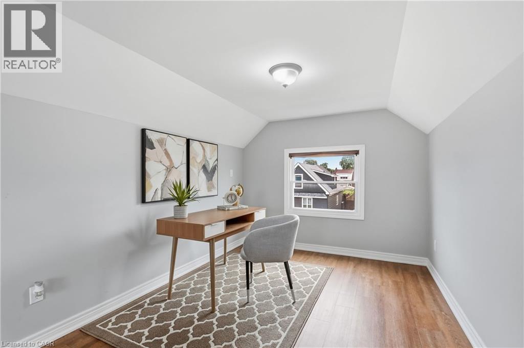241 ROSSLYN Avenue N - 20