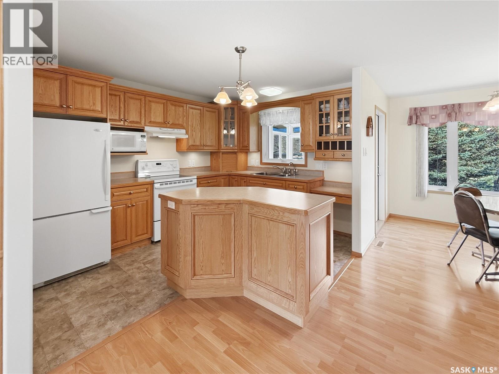 #243 165 Robert STREET W - Image 7