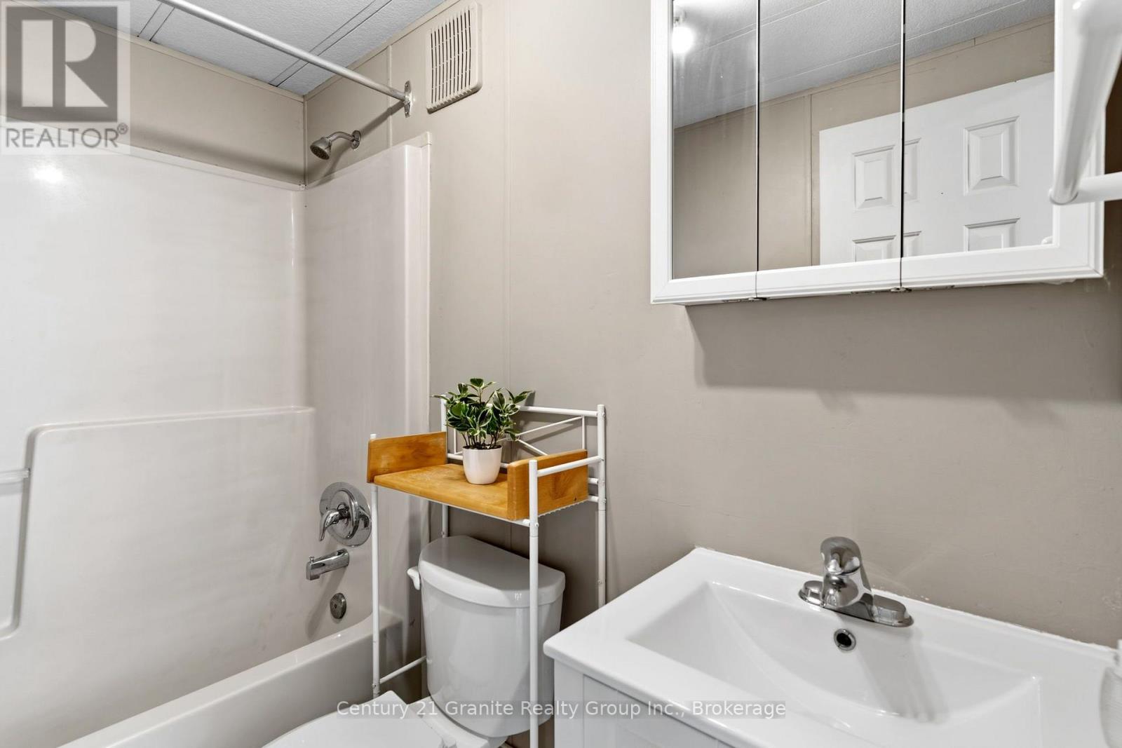 1105 EIGHTH LANE - 22