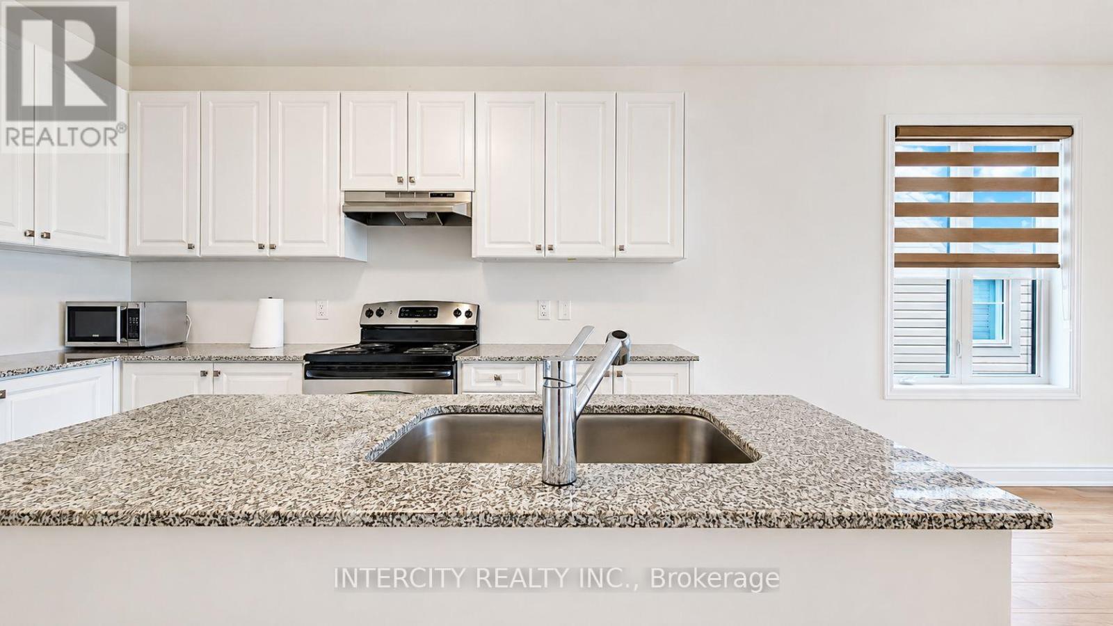 17 UNION BOULEVARD - Image 13