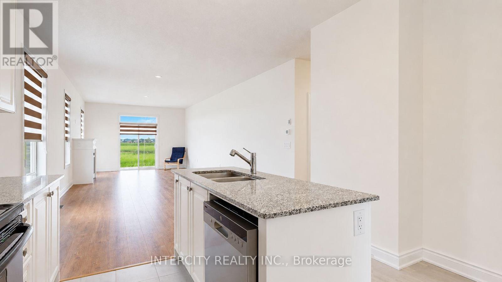 17 UNION BOULEVARD - 14