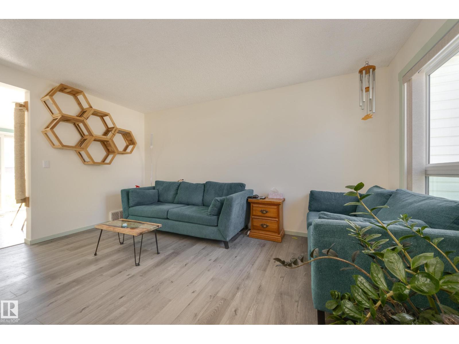 #16 15 Ritchie WY - 4