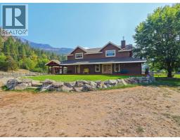 Full bathroom - 3850 Blythe-rhone Road, Westbridge, BC V0H1Y0 Photo 9