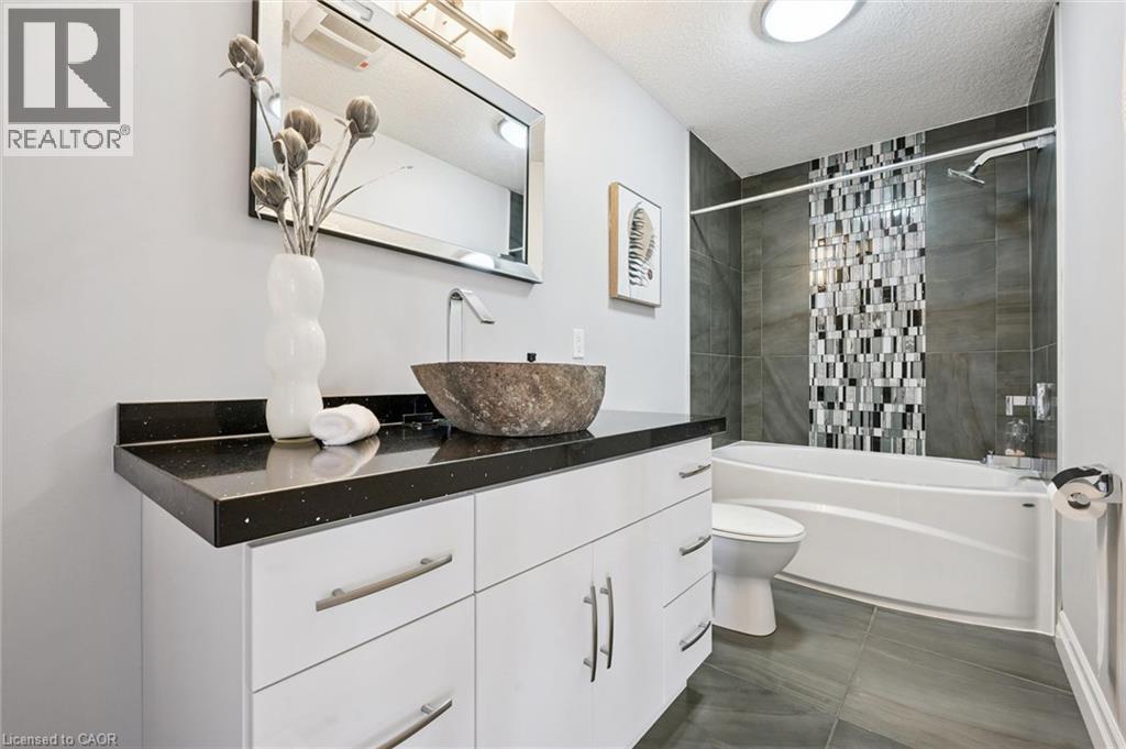 111 OAK PARK Drive - Image 17