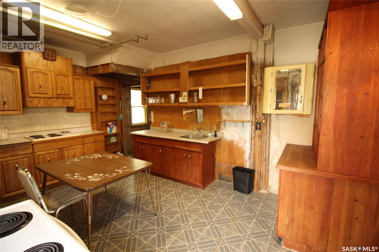 395 2nd STREET W - Image 13