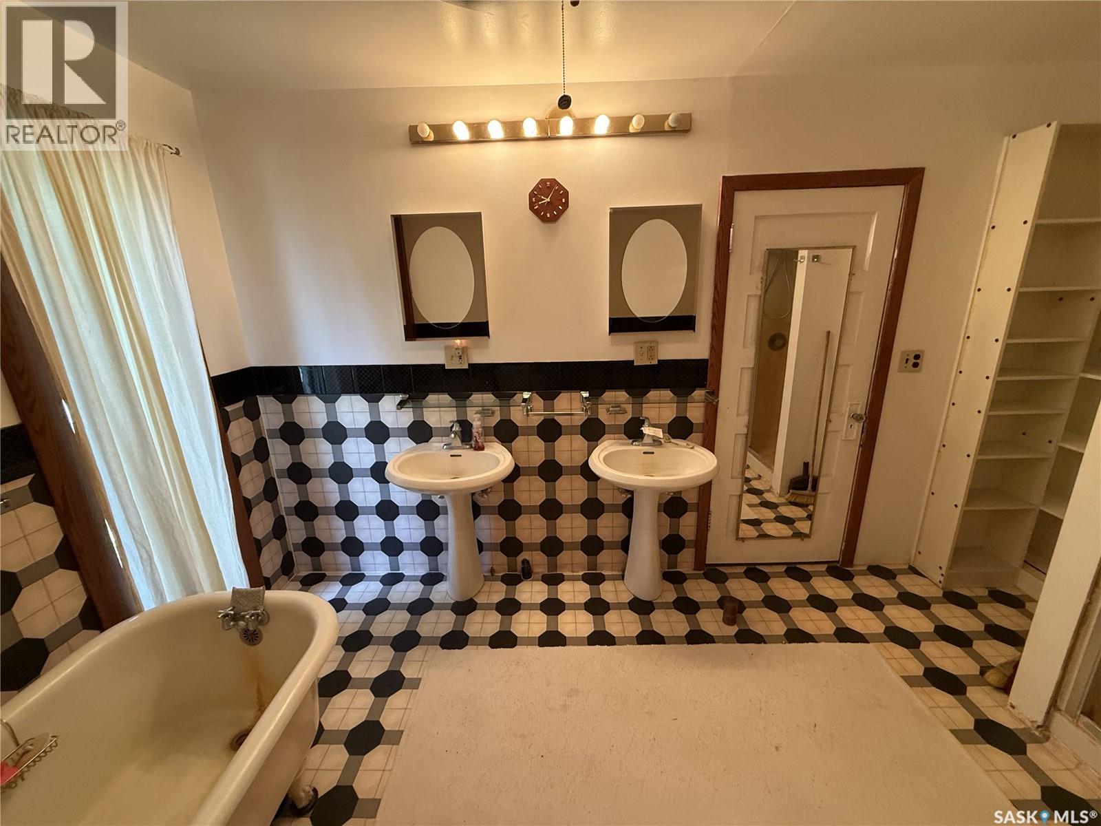 395 2nd STREET W - Image 15