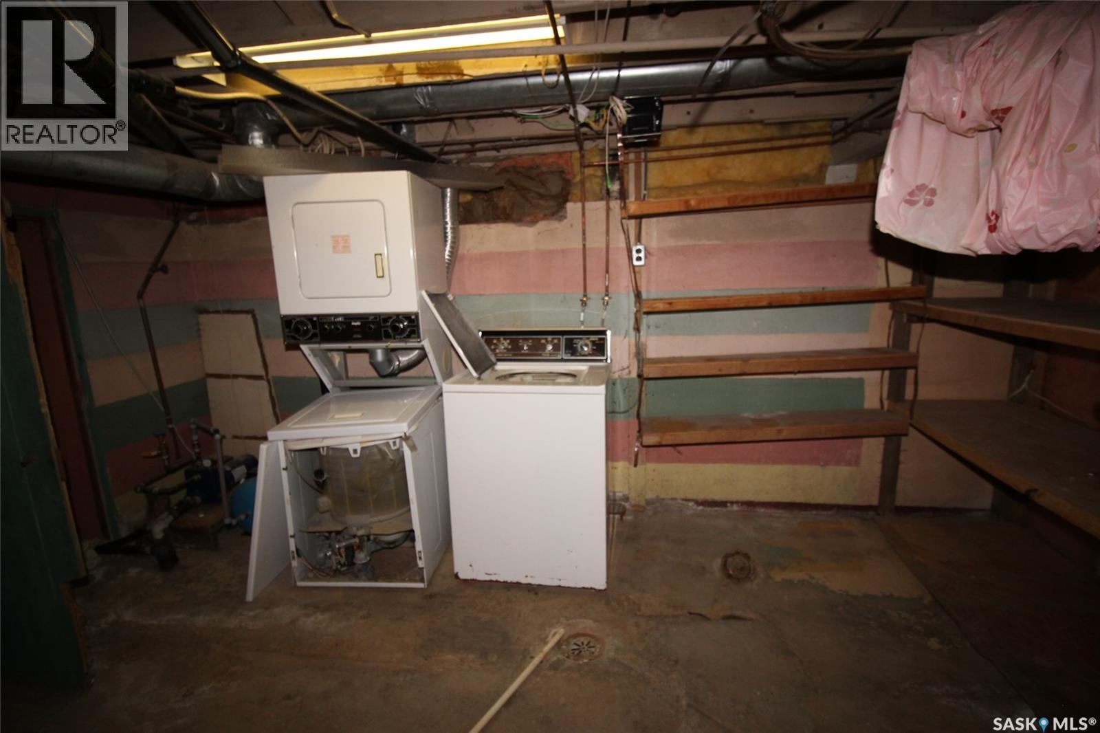 395 2nd STREET W - Image 30