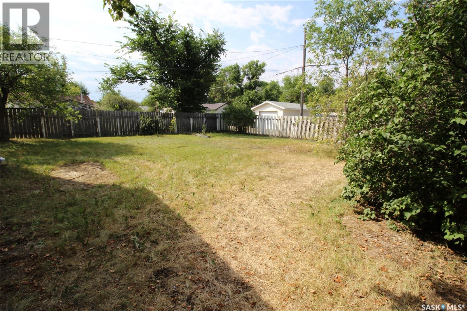 395 2nd STREET W - Image 31