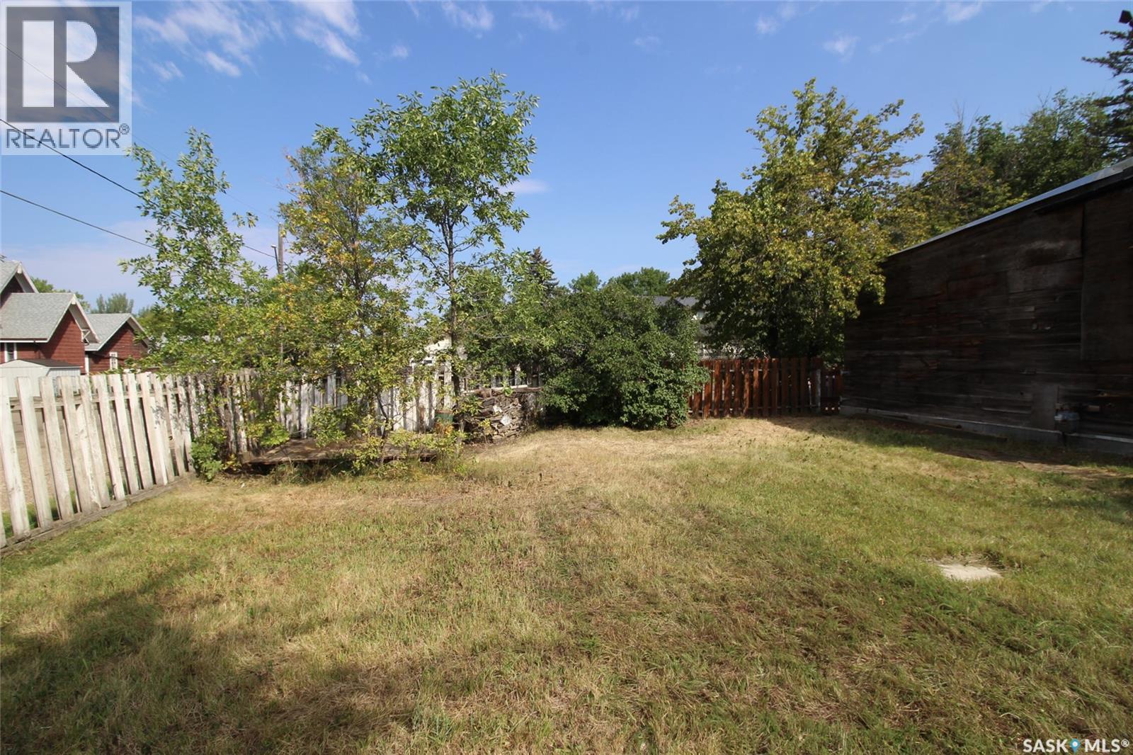 395 2nd STREET W - Image 32