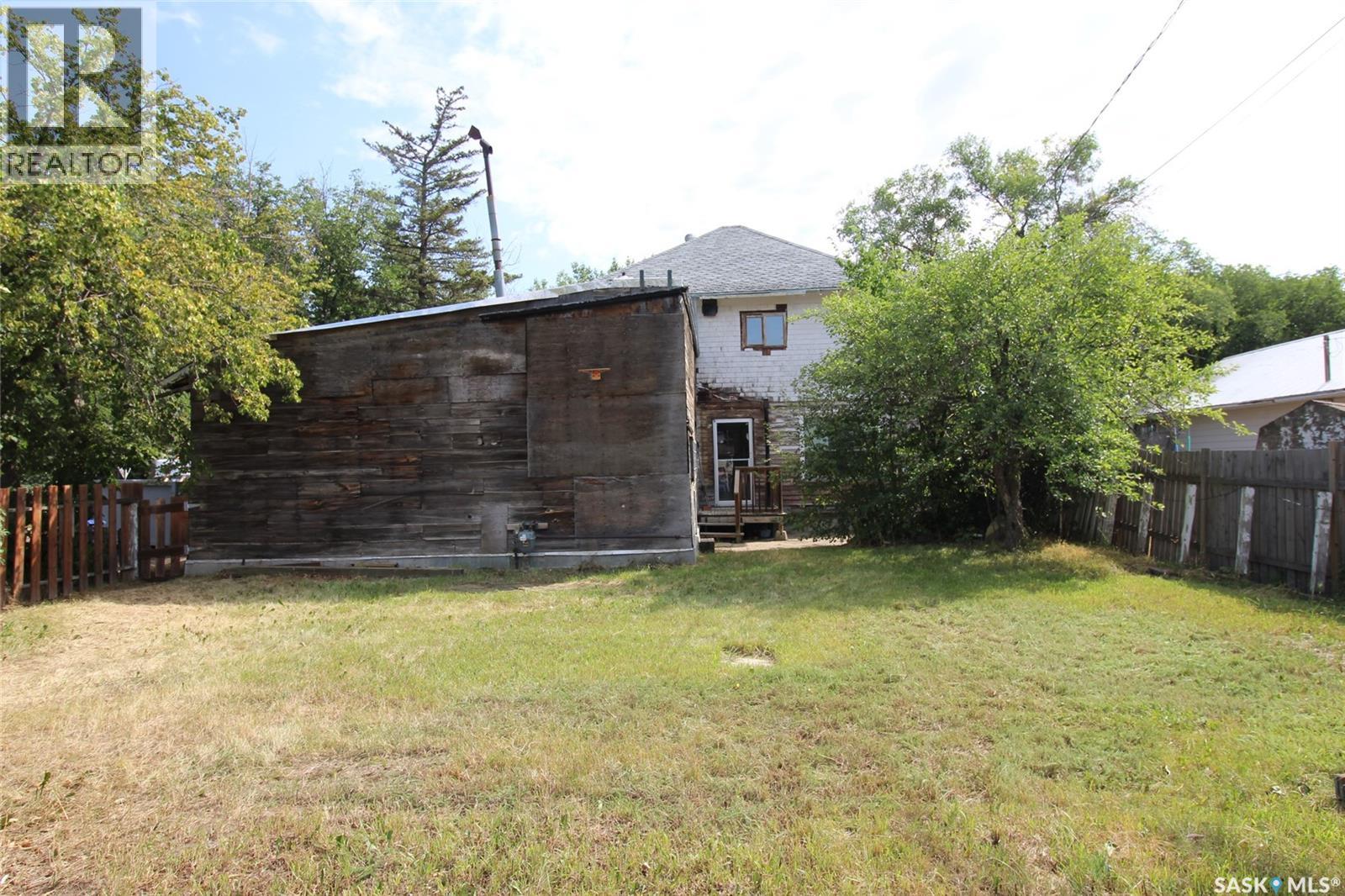 395 2nd STREET W - Image 33