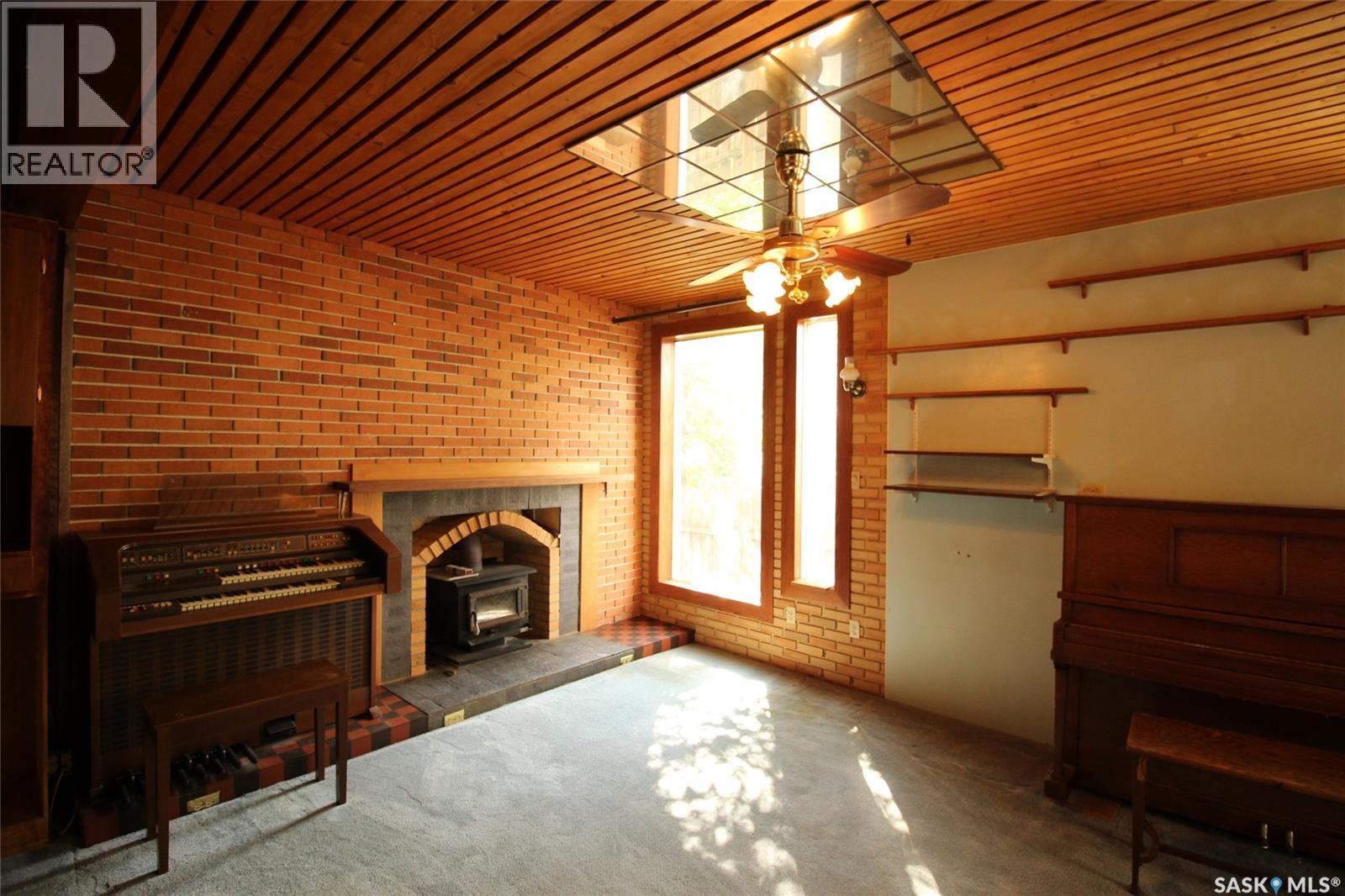 395 2nd STREET W - Image 6