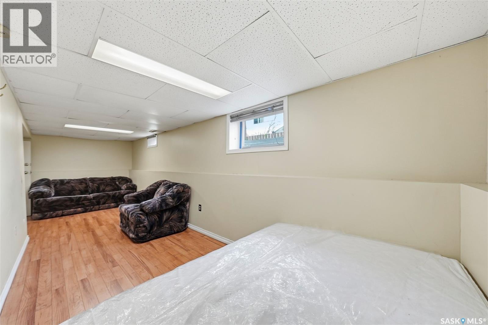 712 5th STREET E - Image 17