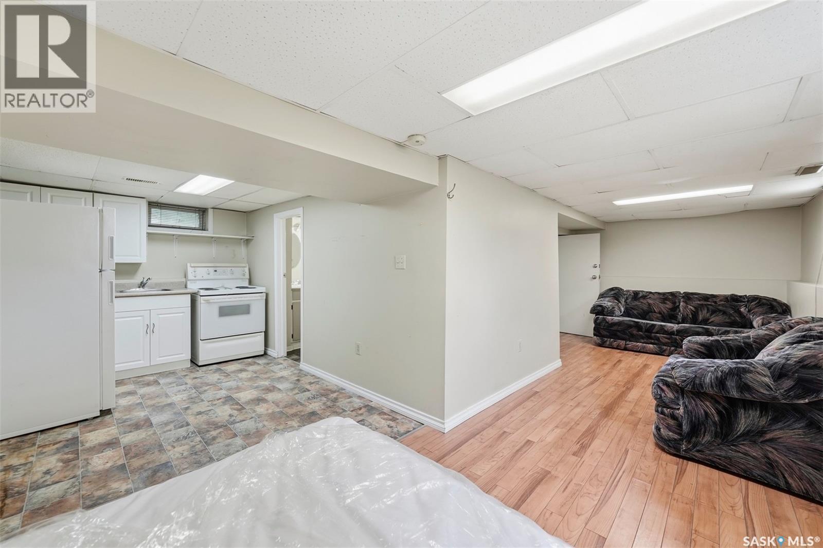 712 5th STREET E - Image 18