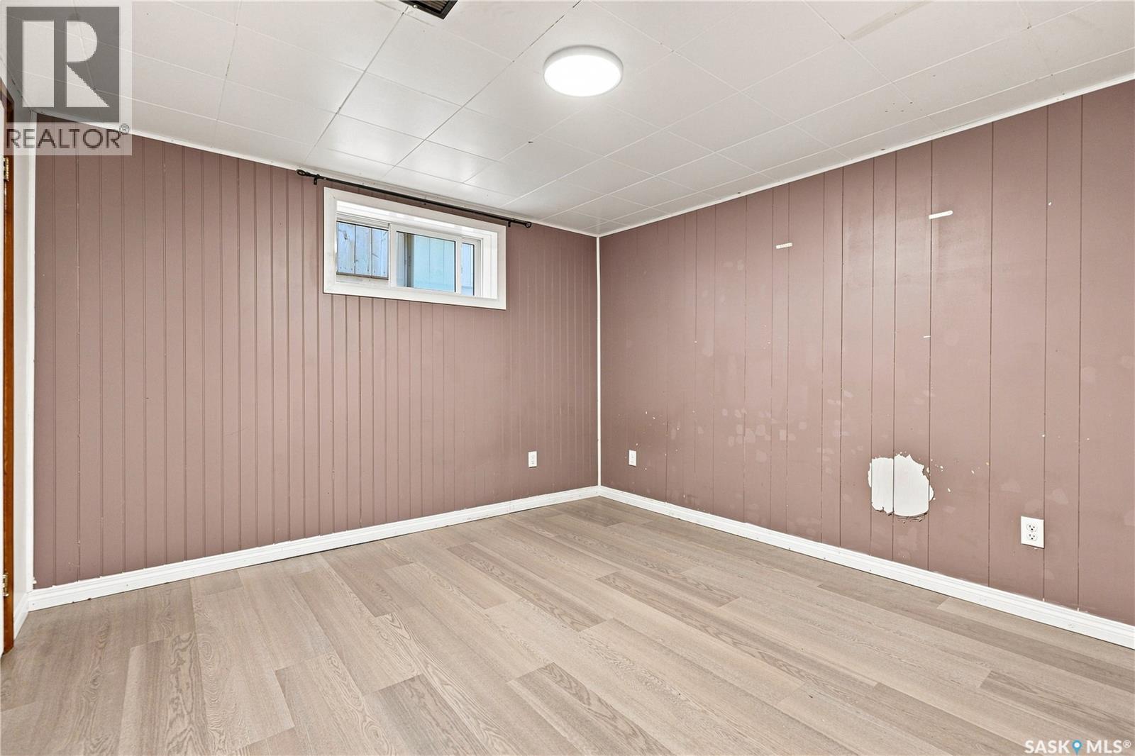 1915 Dufferin AVENUE - Image 37