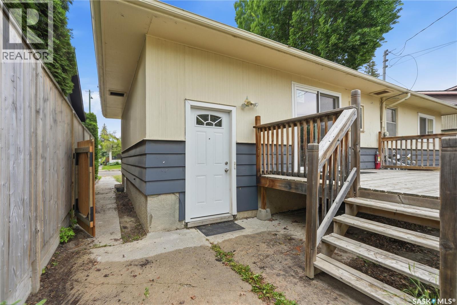 1915 Dufferin AVENUE - 54