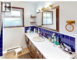 4922 Saskatchewan Ave, Powell River, BC V8A3G4 Photo 12