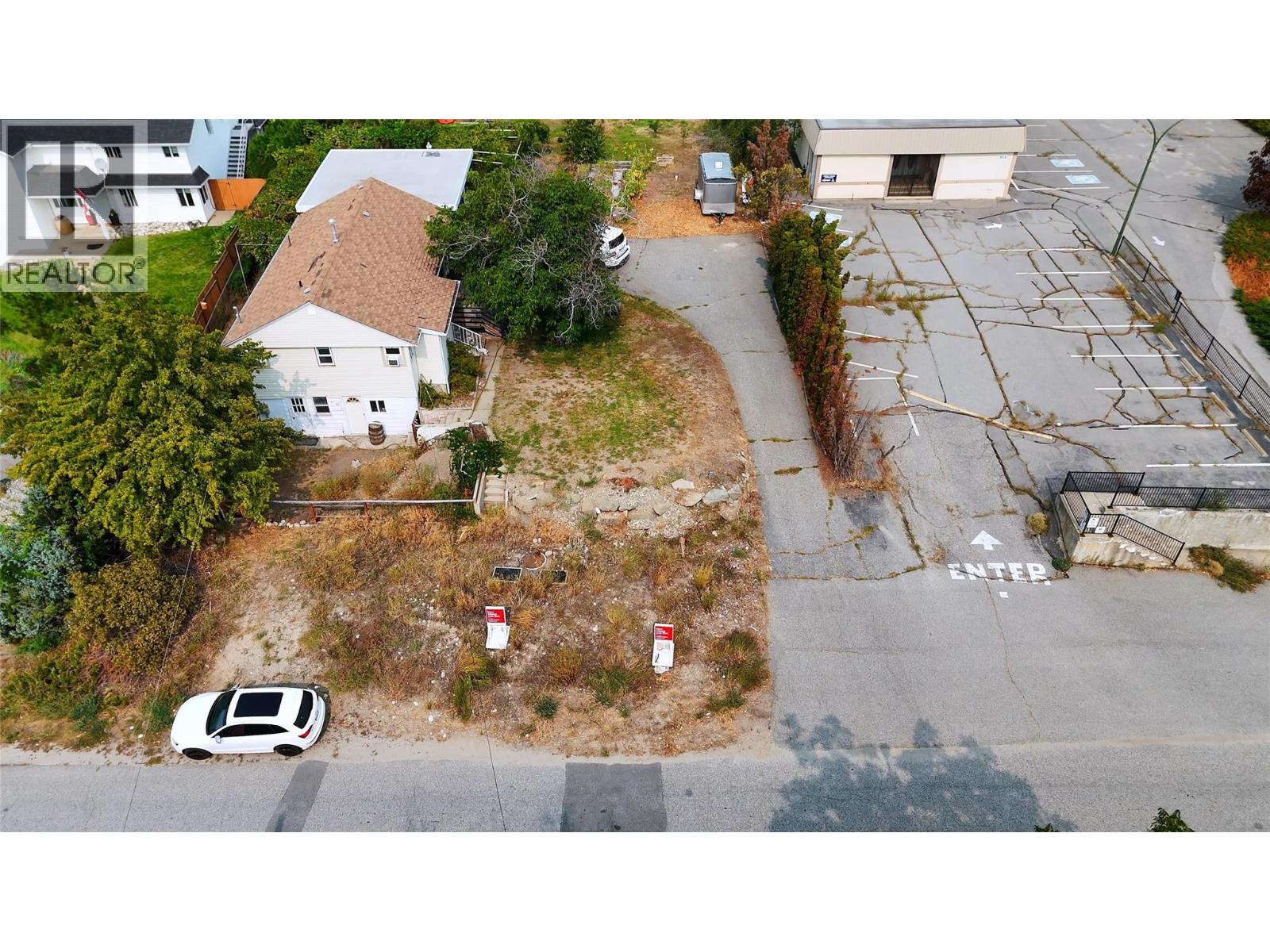 9704 & 9700 JULIA Street, Summerland