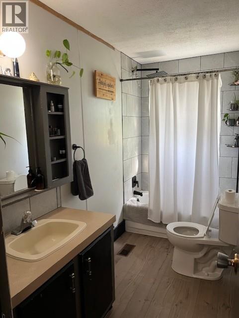 9704 & 9700 JULIA Street, Summerland