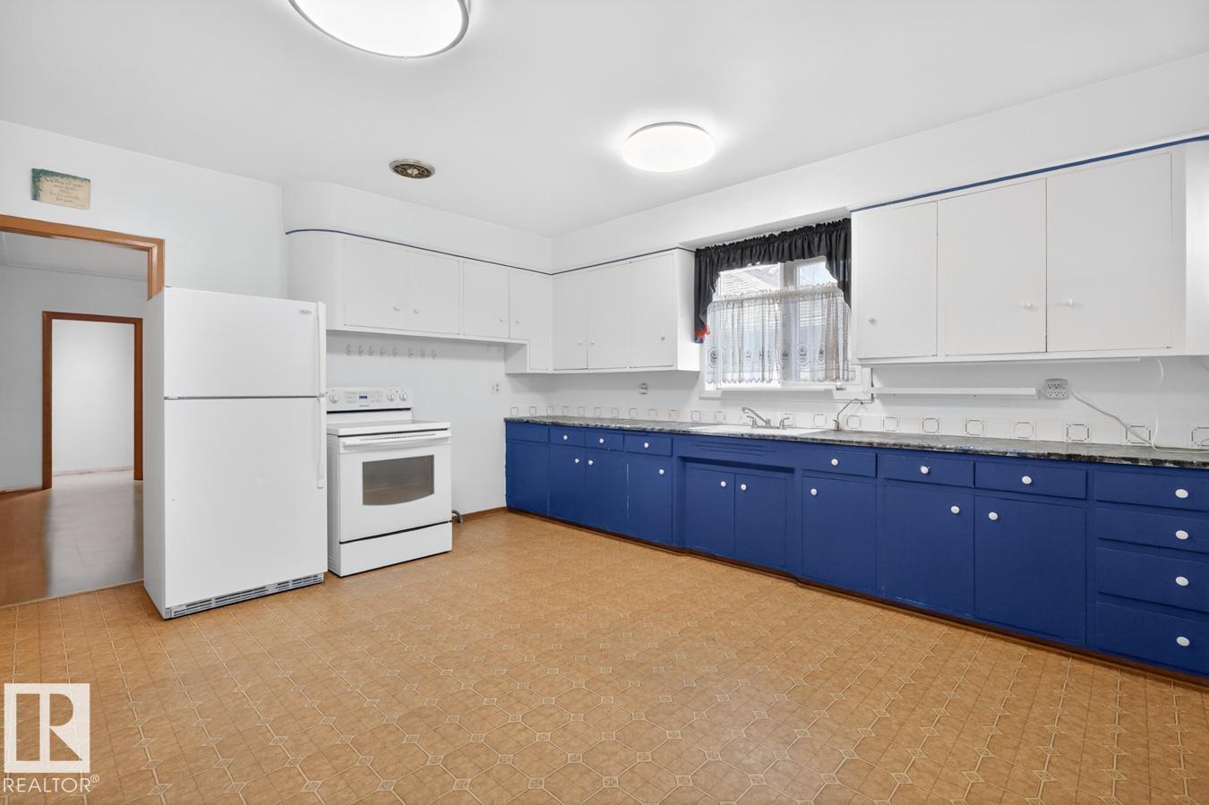 8326 81 AV NW - Image 7