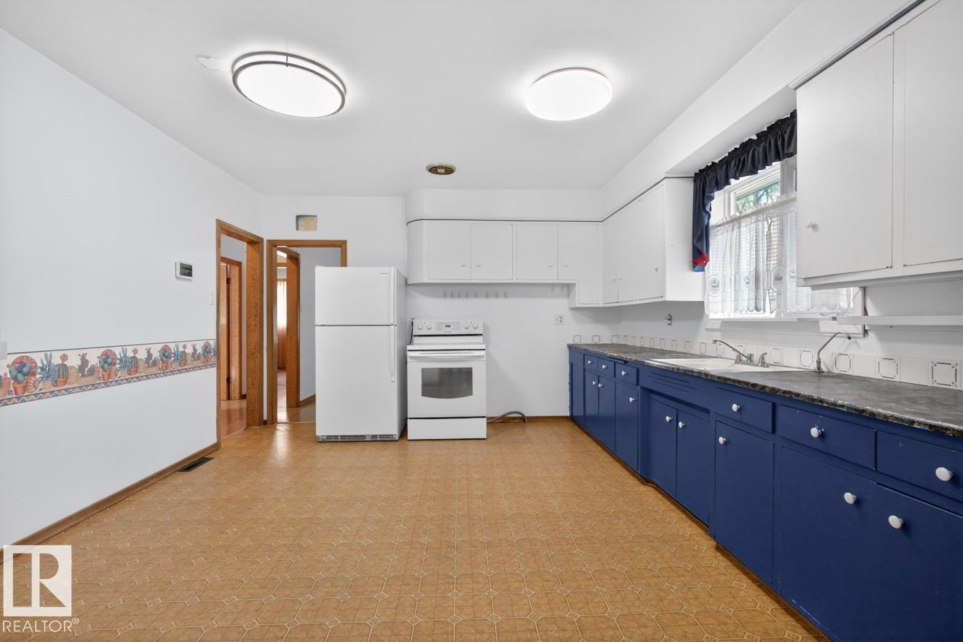 8326 81 AV NW - Image 8