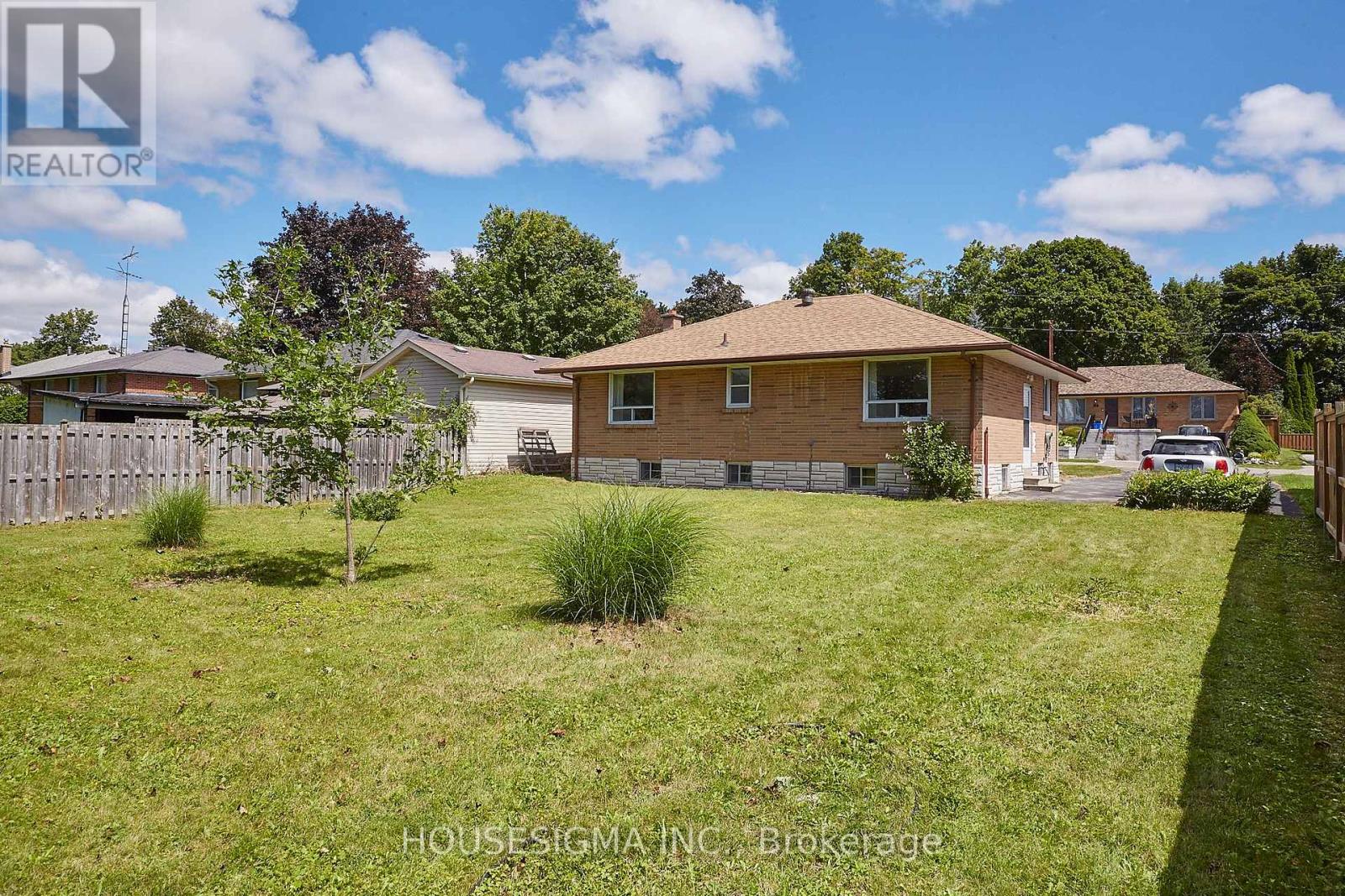 212 HALLETT AVENUE - 20