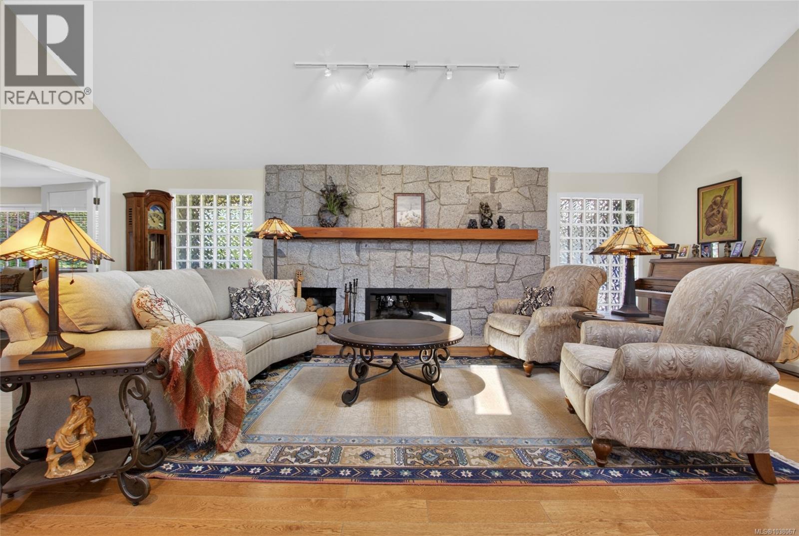 2221 Tarn Pl - 18