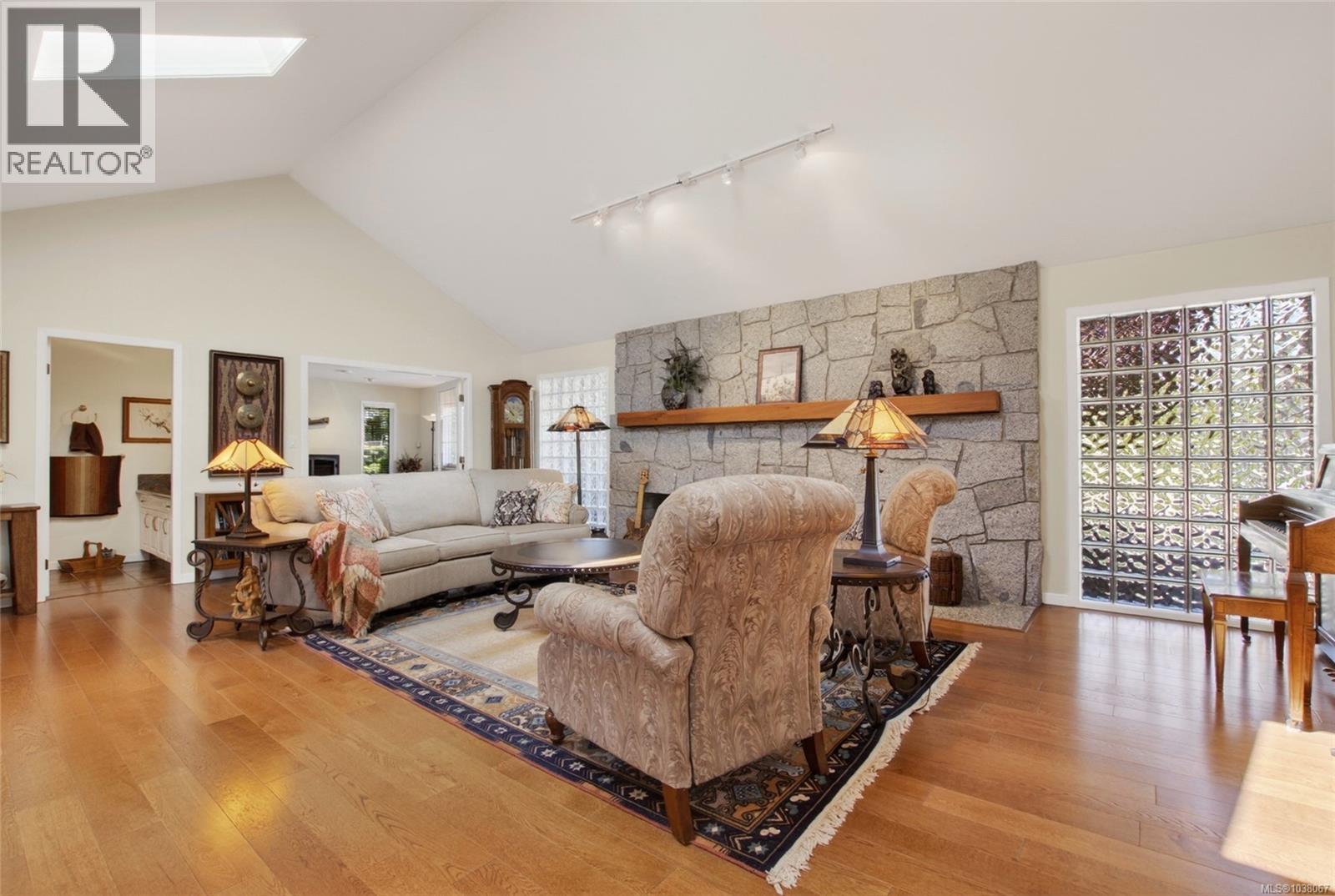 2221 Tarn Pl - 6