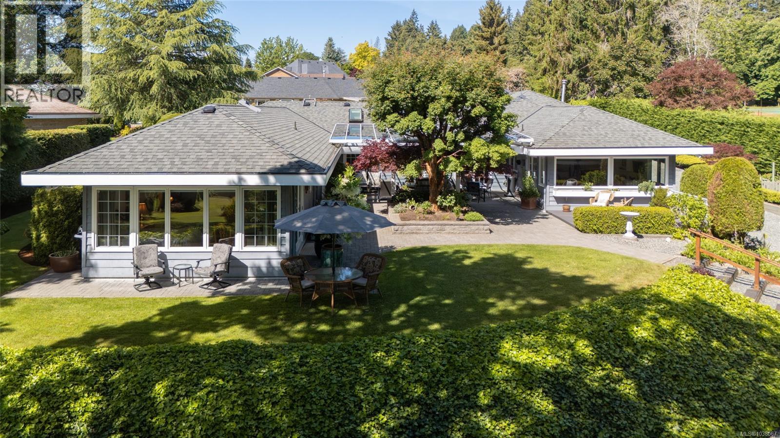 2221 Tarn Pl - 54