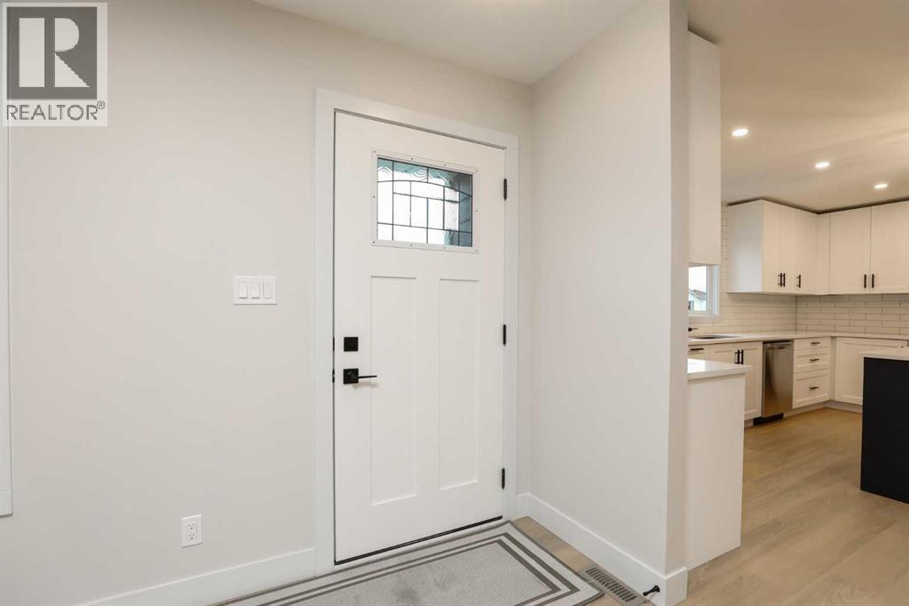 1418 25 Avenue N - 4